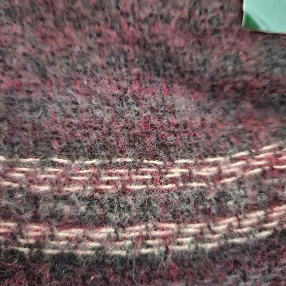 Woolrich Cozy Blanket Wrap with Fringe Detail - Picture 4 of 5